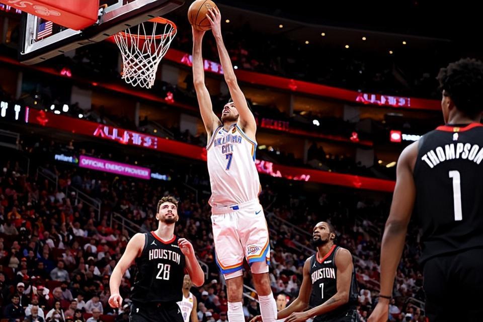 欧冠比赛数据-一己之力打爆火箭内线支柱!雷霆内线新星的进步确实是非常明显?